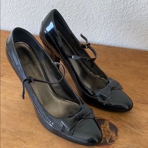 Linea Paolo patent leather heel